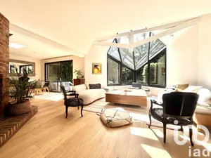 Architectural house at Hem (59510)