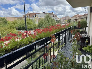 Apartment at Tigery (91250)