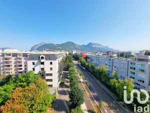 Apartment in Grenoble (38100)