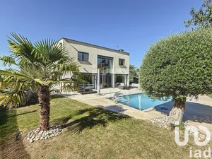 Architectural house in Chessy (77700)