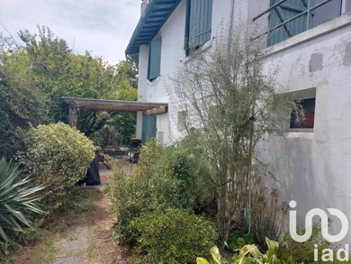 Traditional house at Lanton (33138)