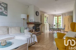 Traditional house at Limay (78520)