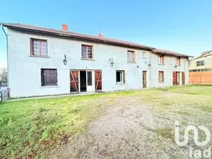 Building at Saint-Yan (71600)