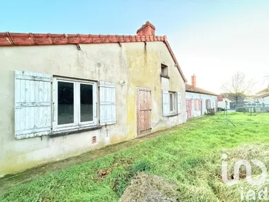 Building in Saint-Yan (71600)