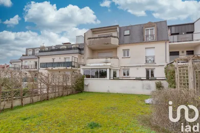 Apartment at Noisy-le-Grand (93160)