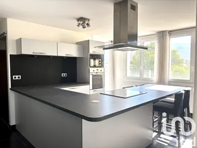 Apartment at Grenoble (38100)