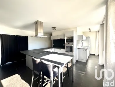 Apartment in Grenoble (38100)