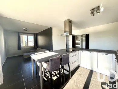 Apartment in Grenoble (38100)