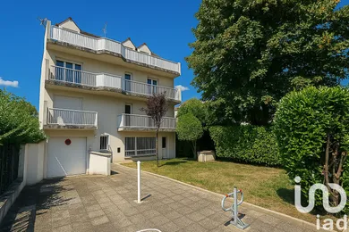 Apartment at Noisy-le-Grand (93160)