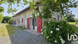 Park home in Saint-Pé-de-Léren (64270)
