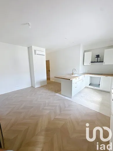 Apartment in Uzès (30700)