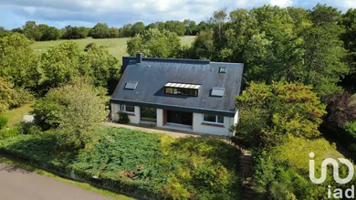 Architectural house at Heugueville-sur-Sienne (50200)