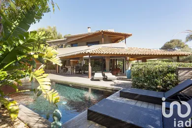 Architectural house at Six-Fours-les-Plages (83140)