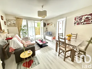 Apartment in Sainte-Geneviève-des-Bois (91700)