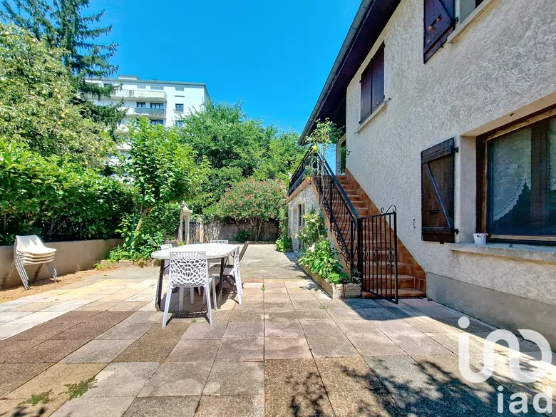 Maison 10 pièces 188 m² · à Saint-Martin-d'Hères · 188 m² · 349 000 €