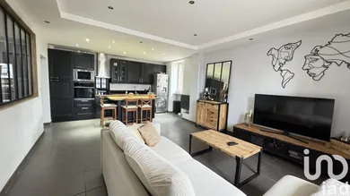 Apartment at Dammarie-lès-Lys (77190)