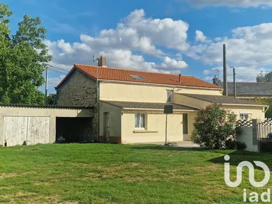 Village house at Les Verchers-sur-Layon (49700)