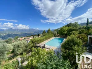 Maison à Châteauneuf-Villevieille (06390)