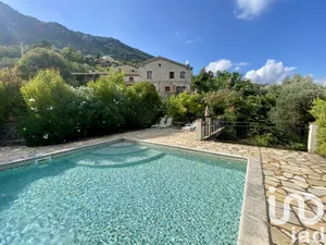Maison à Châteauneuf-Villevieille (06390)