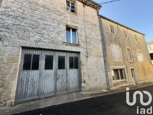 Building at Celles-sur-Belle (79370)