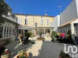 Mansion at Coutras (33230)