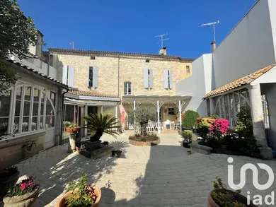 Mansion at Coutras (33230)