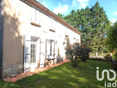 House at Chepniers (17210)