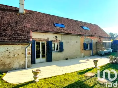 House at Lailly (89190)