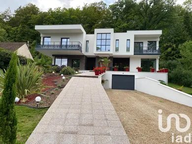 Architectural house at La Rochette (77000)