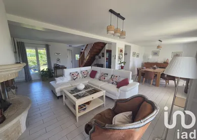 Mansion at Fresnoy-le-Luat (60800)