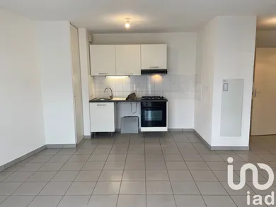 Apartment in Bron (69500)