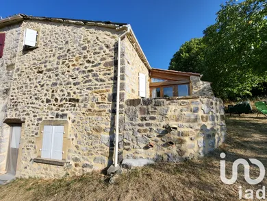 House in roussieux (26510)