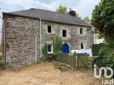 House at uzel (22460)