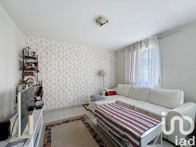 Apartment in Le Mesnil-le-Roi (78600)