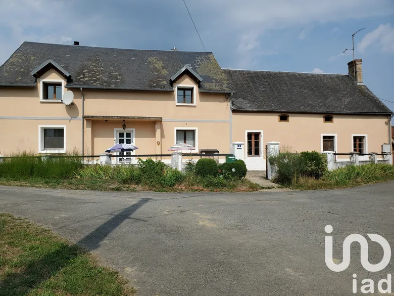 Maison 8 pièces 214 m² · à Saint-Sauvier · 214 m² · 150 000 €