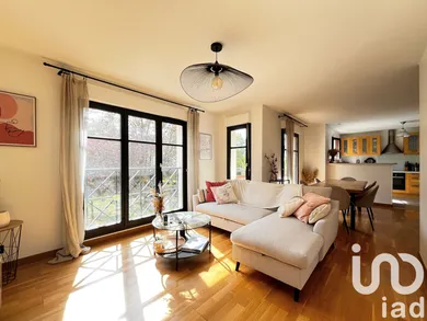 Apartment at Noisy-le-Grand (93160)