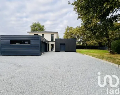 Architectural house at Saint-Aubin-de-Médoc (33160)