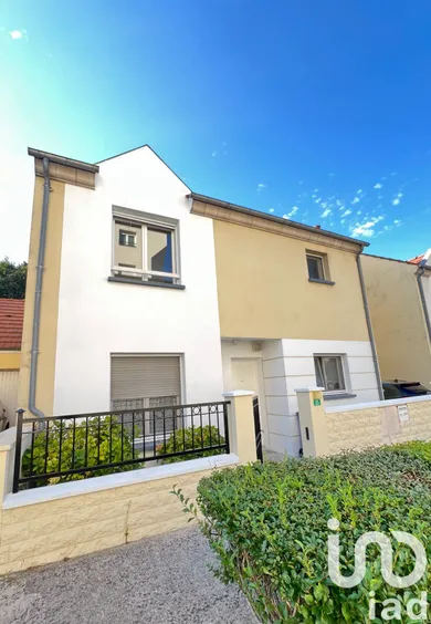 Maison à Saint-Thibault-des-Vignes (77400)