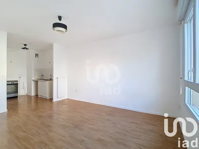 Apartment in Dammarie-lès-Lys (77190)