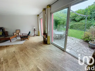 House in Saint-Cloud (92210)