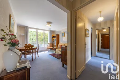 Apartment in Chevilly-Larue (94550)