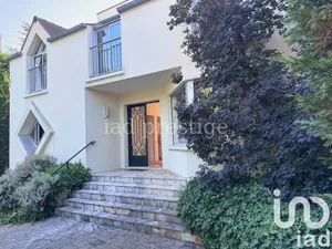 Architectural house at Saint-Maur-des-Fossés (94210)