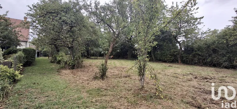 Terrain à bâtir à Les Aix-d'Angillon (18220) · 32 500 €