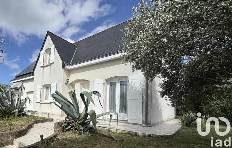 Maison 8 pièces 126 m² · à Distré · 126 m² · 360 000 €