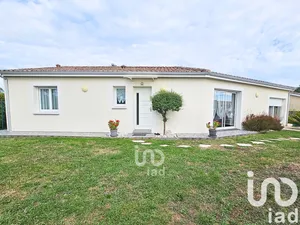 Traditional house at Brach (33480)