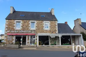 Building at Trélévern (22660)