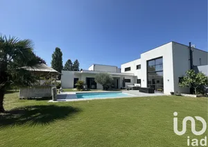 Architectural house at Sens (89100)