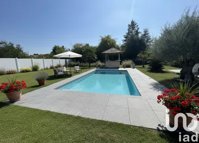 Architectural house at Sens (89100)