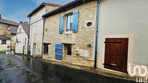 Maison de ville à Ruffec (16700)