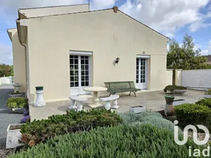 House at Pons (17800)